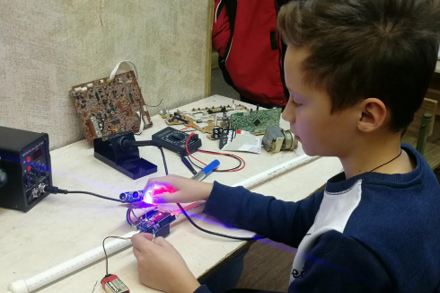 11-летний школьник из Железноводска придумал ультразвуковую трость для слабовидящих